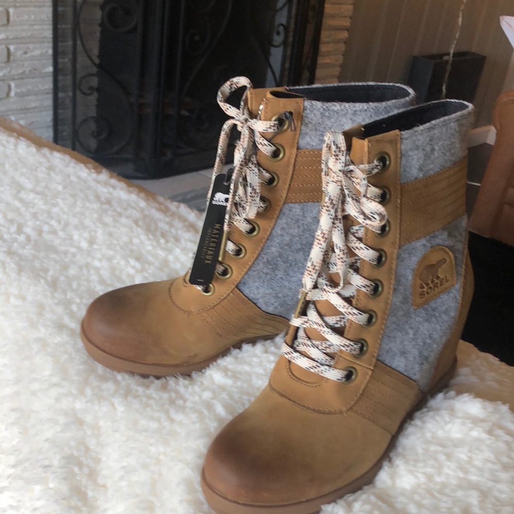 SOREL Woman’s Lexie Wedge Felt Casual Boots. NWT sz 8